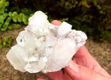 Apophyllite properties and benefits
