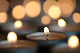 Rituals with candles to soften rough people