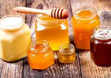 Sortilèges d'amour avec du miel pour attirer l'amour